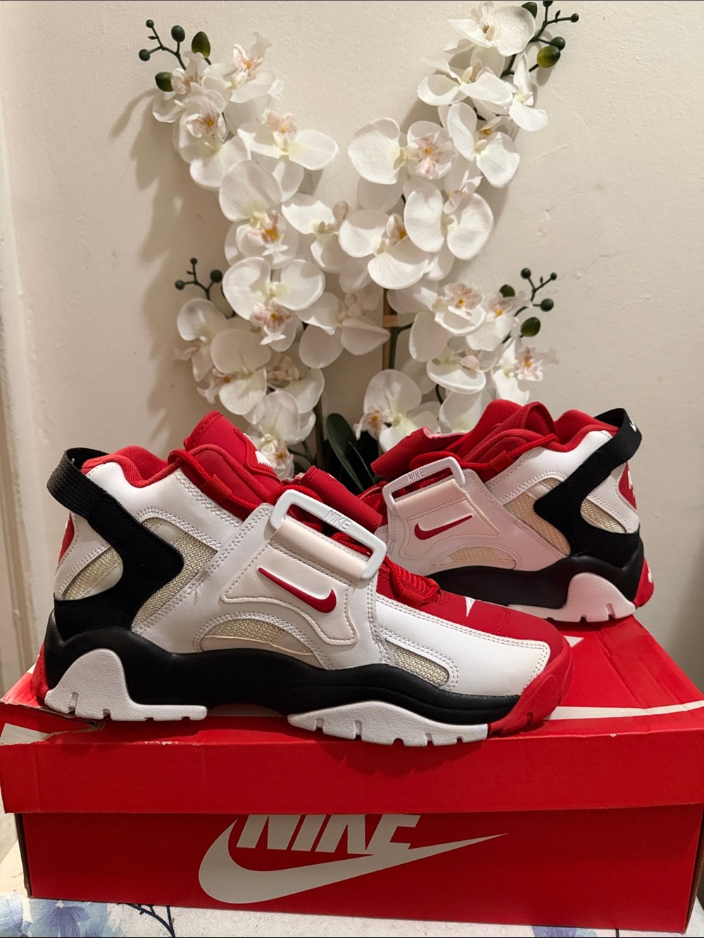 Nike mens Red, White and Black Air Basketball Sneakers - Picture 4 of 8
